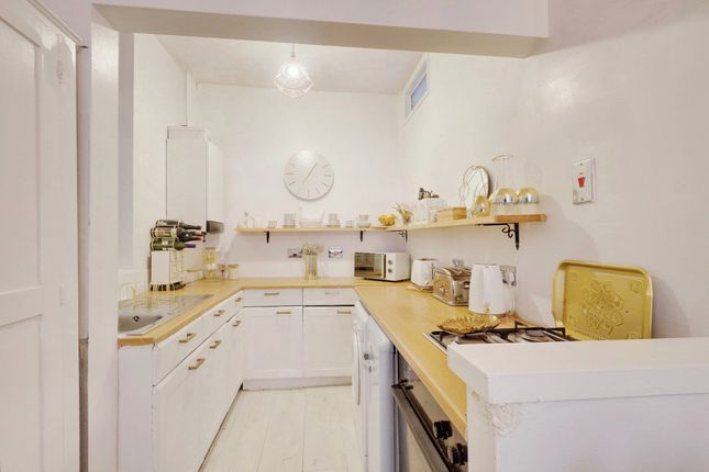 Flat for sale in Cliffsea Grove, Leigh-On-Sea
