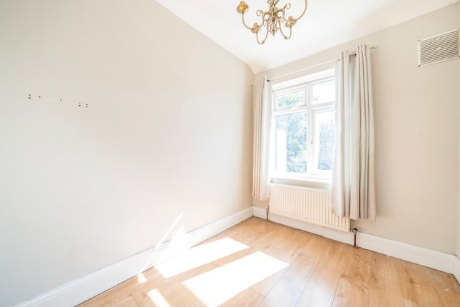 84, Eastcote Avenue, Greenford photo 5