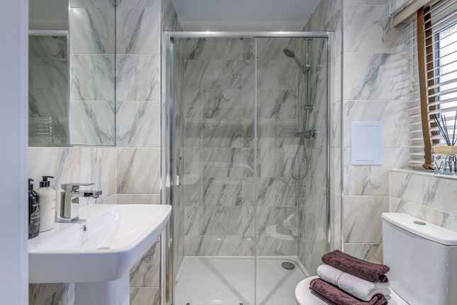 En Suite In 4 Bedroom Balloch House Type