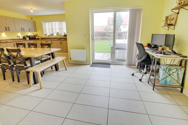 32, Bluebell Way, March photo 4