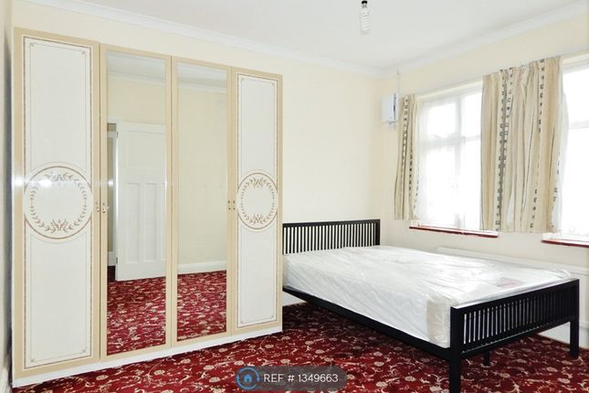 Thumbnail Flat to rent in Colin Court, London