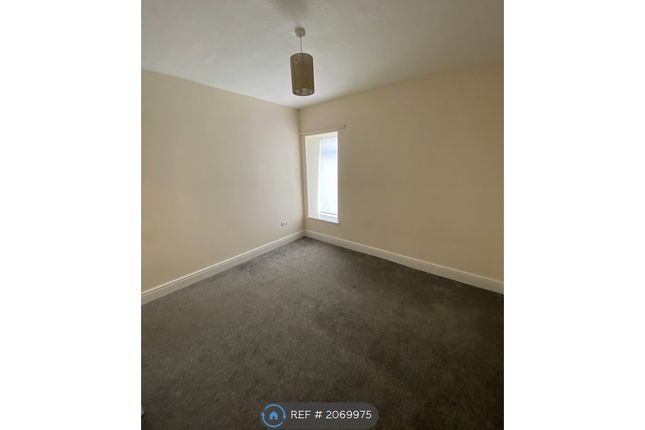 Flat to rent in Main Road, Ffynnongroyw, Holywell