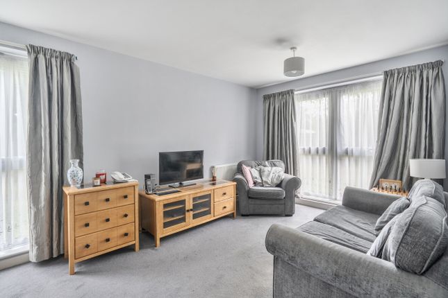 3, Vine Court, Walton-On-Thames photo 2