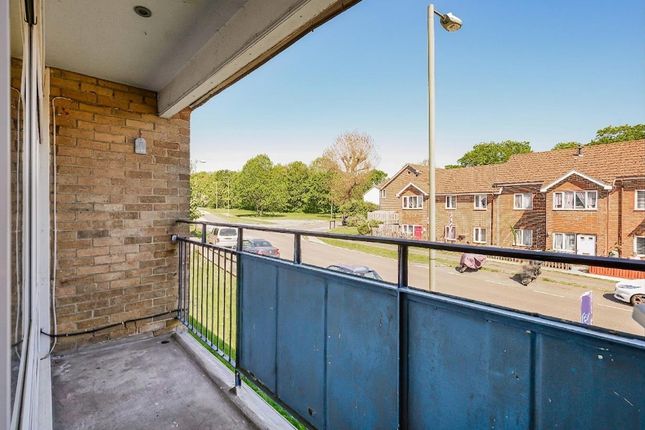 18, Totton Walk, Havant photo 3
