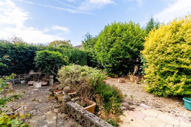 26 Roberts Road, Cheltenham photo 4