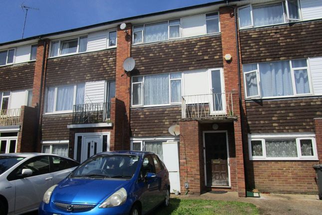 Thumbnail Town house for sale in 9 Tenby Drive, Luton, Bedfordshire
