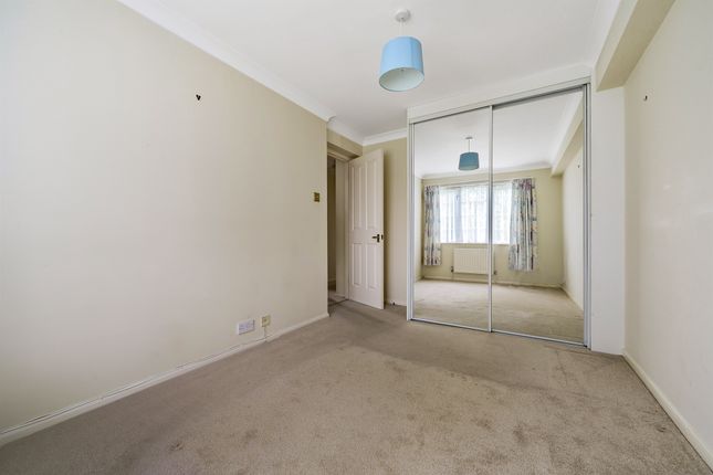 Flat for sale in Cunard Crescent, London