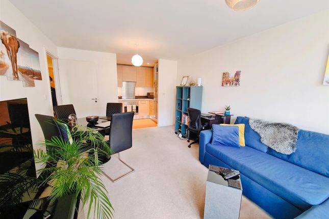 Flat to rent in London Road, Isleworth