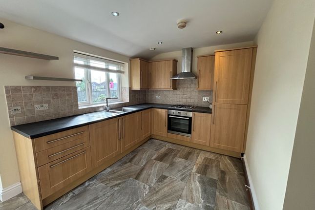 3-bed house on 16, Swansea, £950/mo