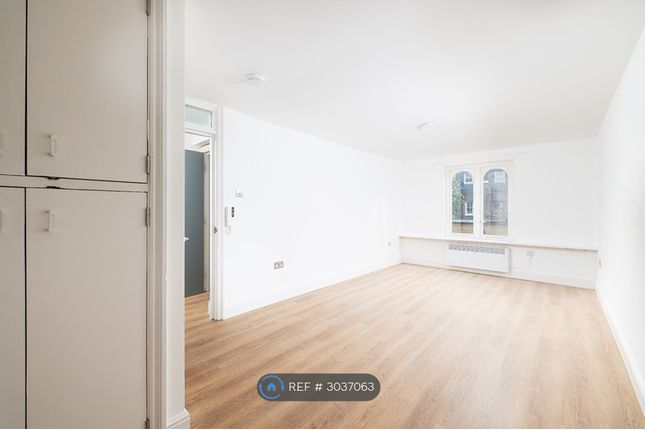 Flat A, Stockwell Lane, London photo 5