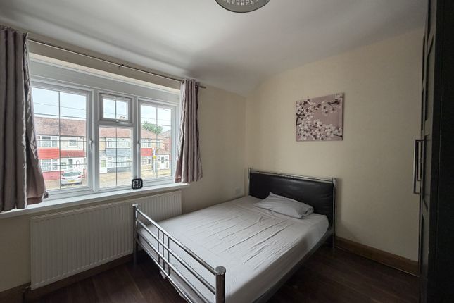 99, Lansbury Drive, HAYES photo 2