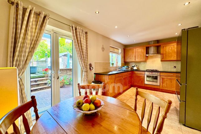 1, Glen Court, Dalry photo 3