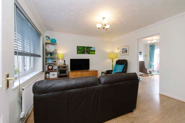 31 High Close, Treharris photo 4