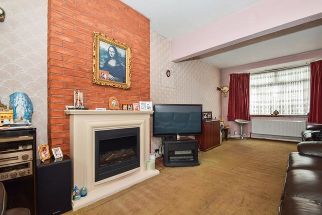 End terrace house for sale in Brent Road, Southall