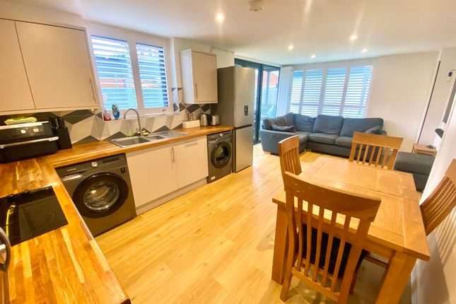 Flat 5, 122 Stow Crescent, Fareham photo 2