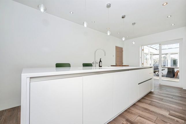 73, Connaught Avenue, Grays photo 4