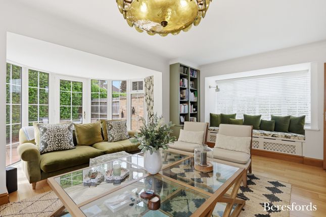 21, Great Oaks, Brentwood photo 3