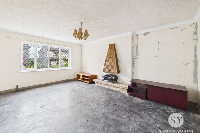 15 Heathfield Park, Blackburn photo 2