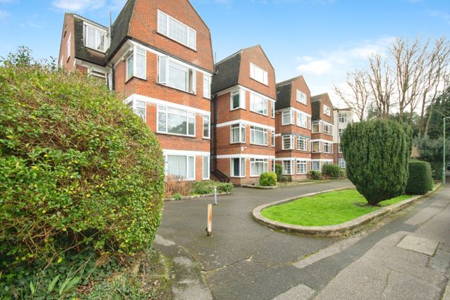 Thumbnail Flat for sale in Vale Road, Bournemouth