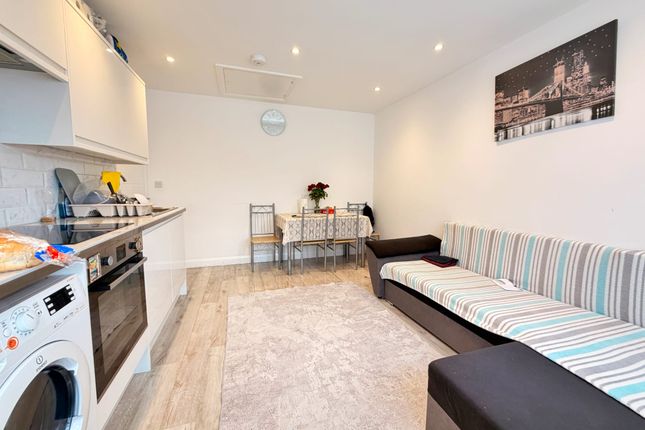 2, Vicarage Farm Road, Hounslow photo 5