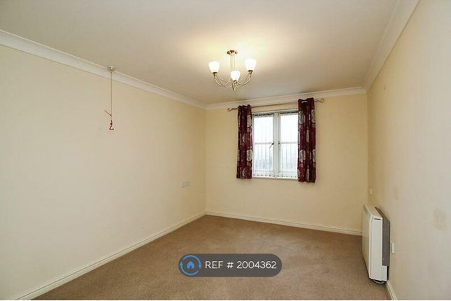 Flat to rent in Salter Court, Colchester