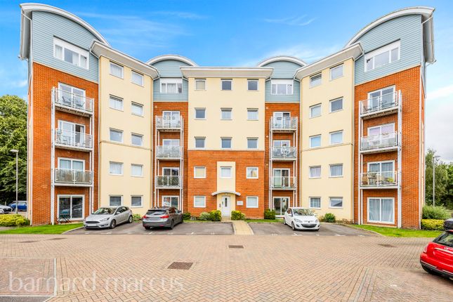 Flat to rent in Yoxall Mews, Redhill
