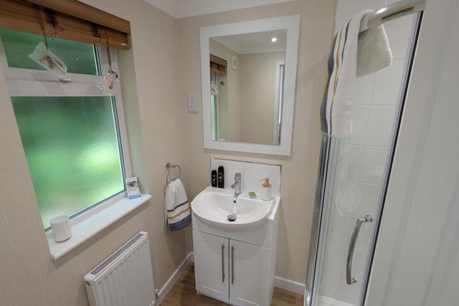 32 Omar Regency In Penwortham Bathroom Shower