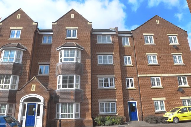 Flat to rent in Luton Road, Dunstable LU5