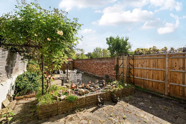 16, Cedar Road, Weybridge photo 2