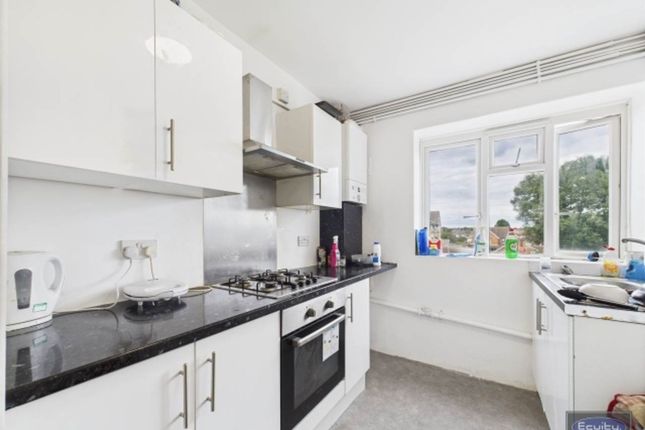 Flat 16, Thanington Court Restons Crescent, London photo 3