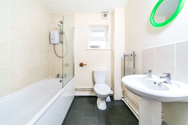 Flat 3, 14, Newcastle Road, Berkshire photo 4