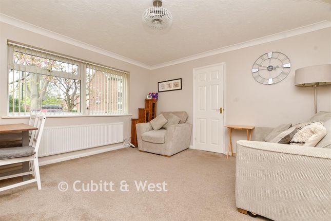 1-bed flat on Nicholass Court, Dale Road, Purley, £100,000
