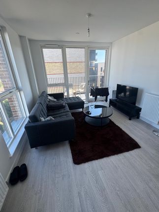 2 Bed Flat To Rent Cranton Avenue, Hayes Ub3