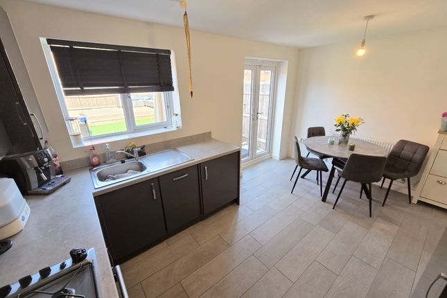 9, Goscote Lodge Crescent, Walsall photo 4