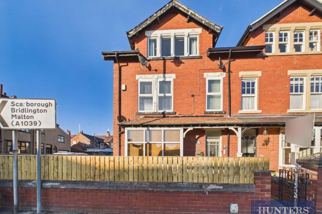 2-bed flat on Station Avenue, Filey, £100,000