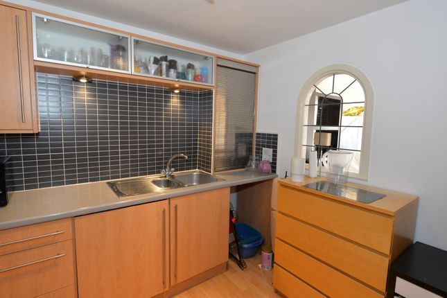 Flat for sale in Channon Court, The Dell, Southampton