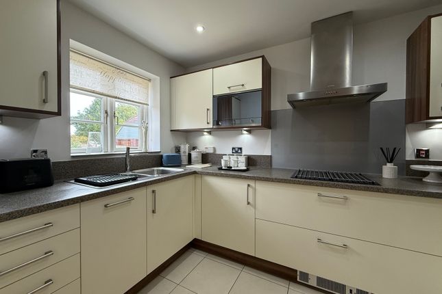 9, Orchard Close, Stratford-upon-Avon photo 2