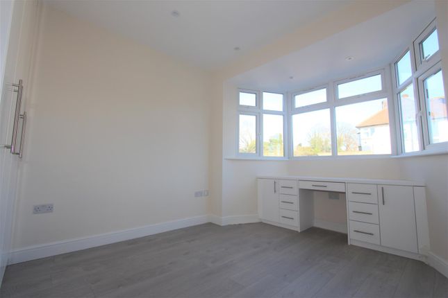 157, Hampden Way, Southgate photo 4