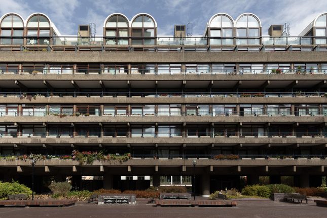 Flat 357, Ben Jonson House, Barbican, London photo 2