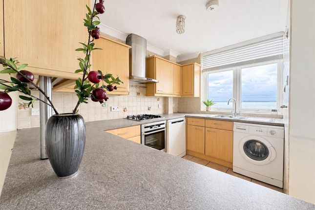 Flat 5, Promenade Court 17-19, Marine Parade West, Lee-On-The-Solent photo 2