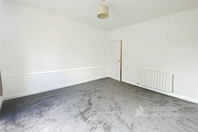 Ground Floor Flat, 203, Worplesdon Road, Surrey photo 5
