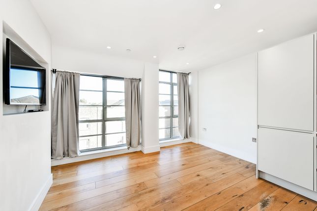 22, Highshore Road, London photo 3
