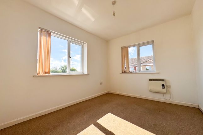 28, Corby photo 4
