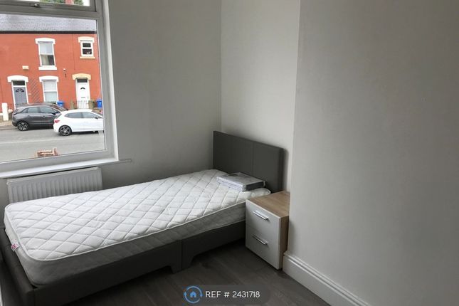 Single Room At Ol6 6Nb Location