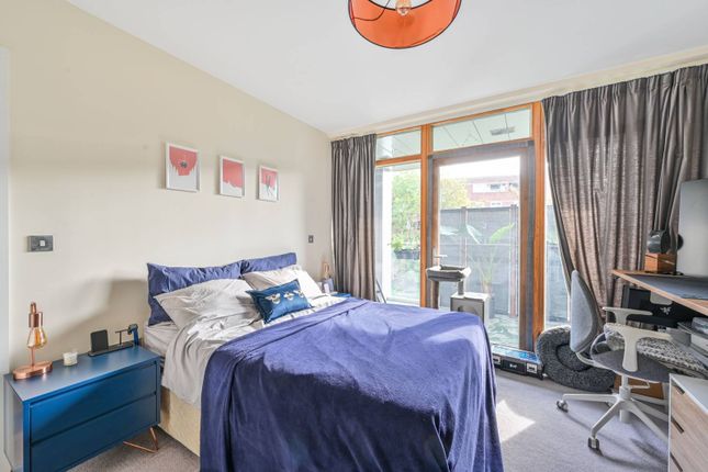 Flat for sale in Tracey Bellamy Court, Limehouse, London