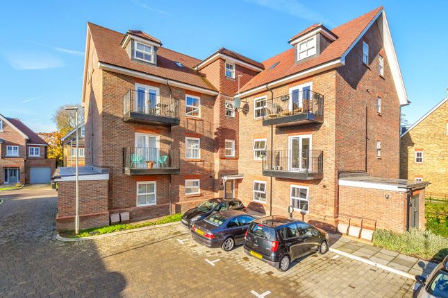 Flat for sale in Albright Gardens, Walton-On-Thames