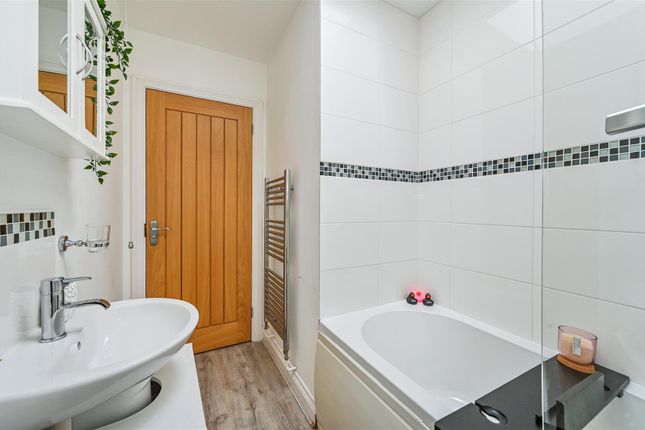 Bathroom.Jpg