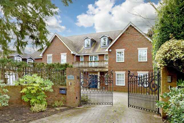 Thumbnail Detached house to rent in Penn Road, Beaconsfield