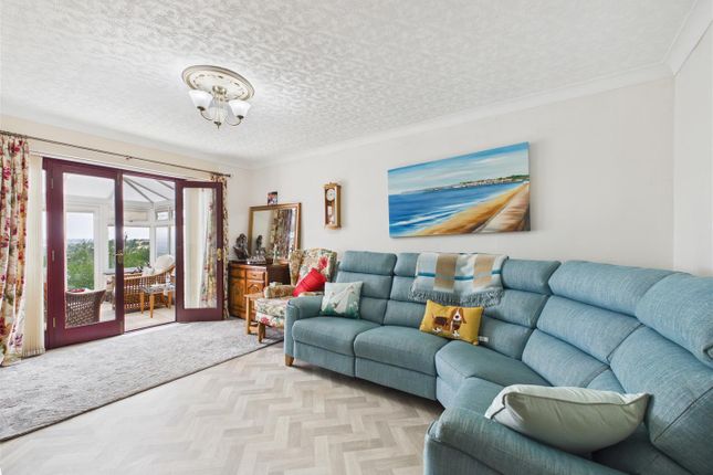 10, Bents Crescent, Dronfield photo 2