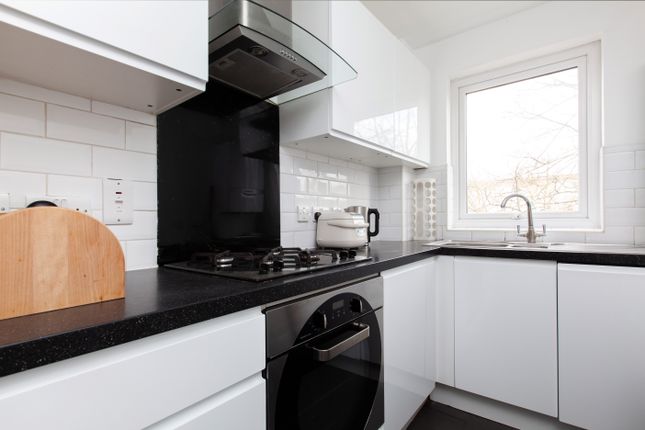 Flat to rent in Essex Road, London